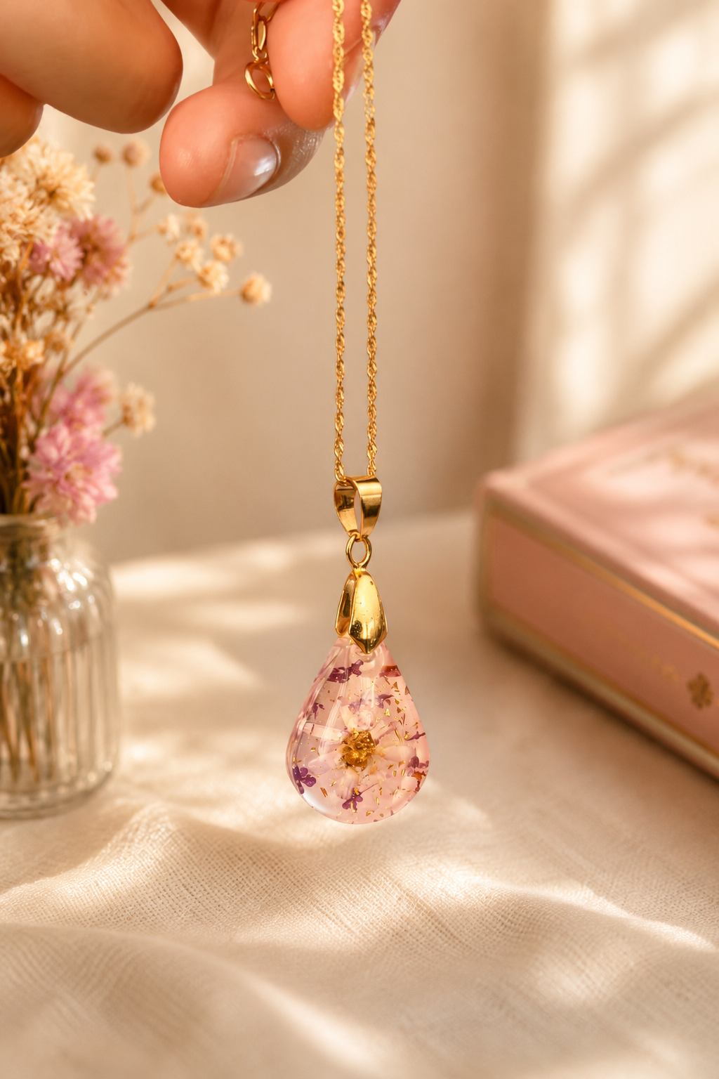 Joias Tons - Par de Brincos, Anel e Pingente em Resina com Flores Reais - Imagem 8